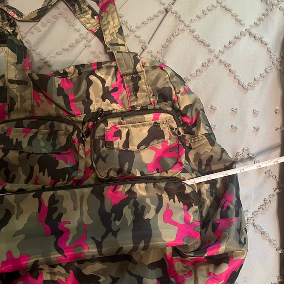 LUG hot pink/camo Packable puddle jumper- LIKE NEW - Picture 2 of 7